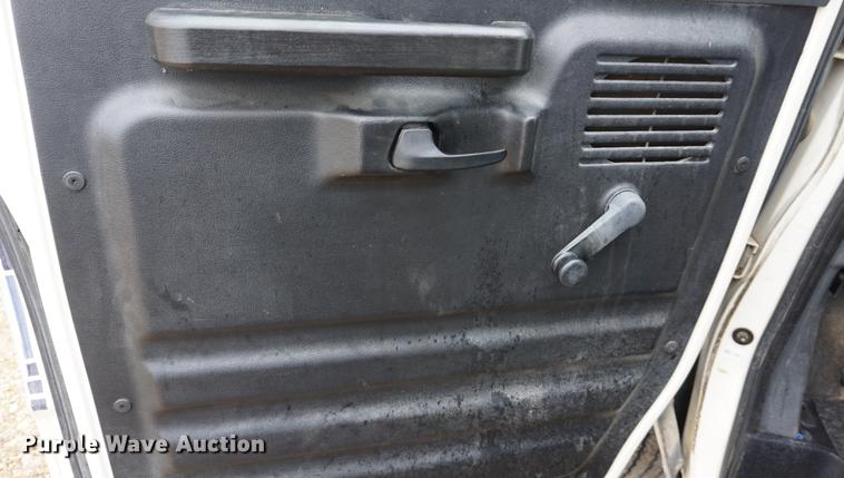 image for item DB0464 1995 Ford Econoline E350 bus