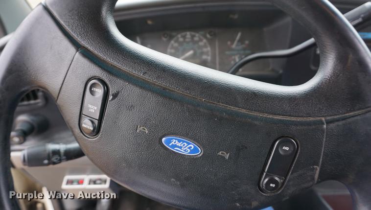 image for item DB0464 1995 Ford Econoline E350 bus