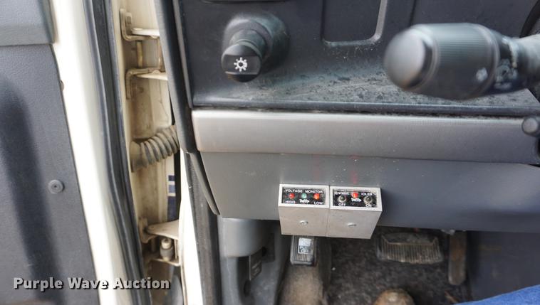 image for item DB0464 1995 Ford Econoline E350 bus