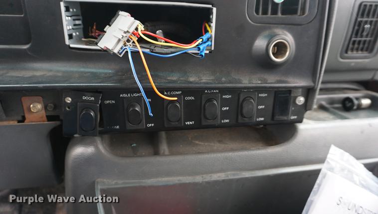 image for item DB0464 1995 Ford Econoline E350 bus