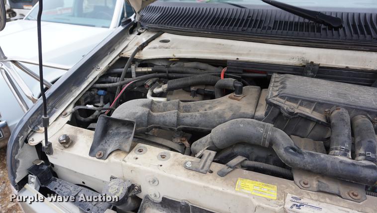 image for item DB0464 1995 Ford Econoline E350 bus