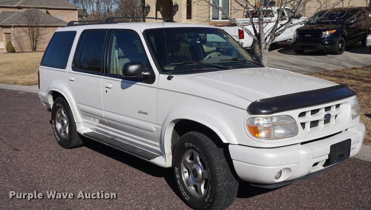 image for item DB0480 2001 Ford Explorer Limited SUV