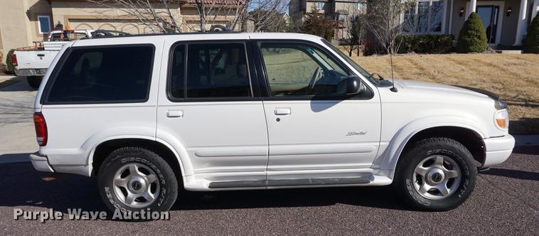 image for item DB0480 2001 Ford Explorer Limited SUV