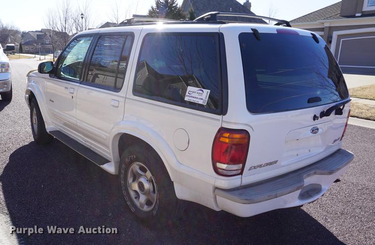 image for item DB0480 2001 Ford Explorer Limited SUV