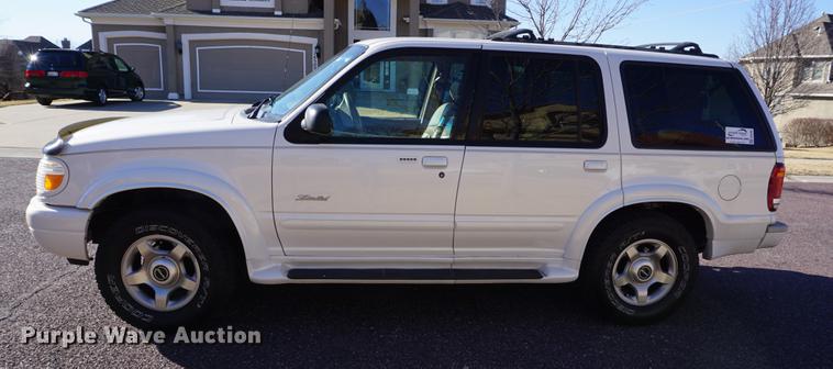 image for item DB0480 2001 Ford Explorer Limited SUV