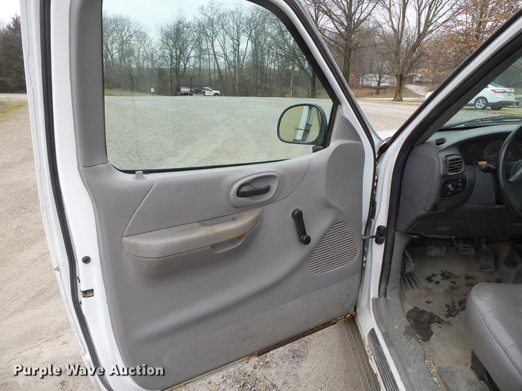 image for item DB7194 1999 Ford F150 pickup truck