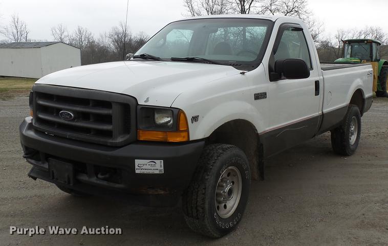 image for item DB7195 2001 Ford F250 Super Duty pickup truck