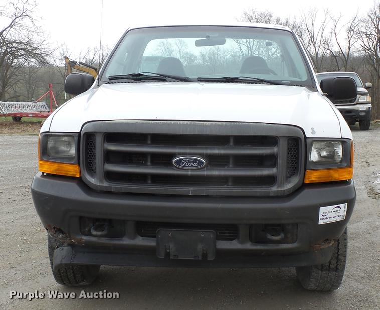 image for item DB7195 2001 Ford F250 Super Duty pickup truck