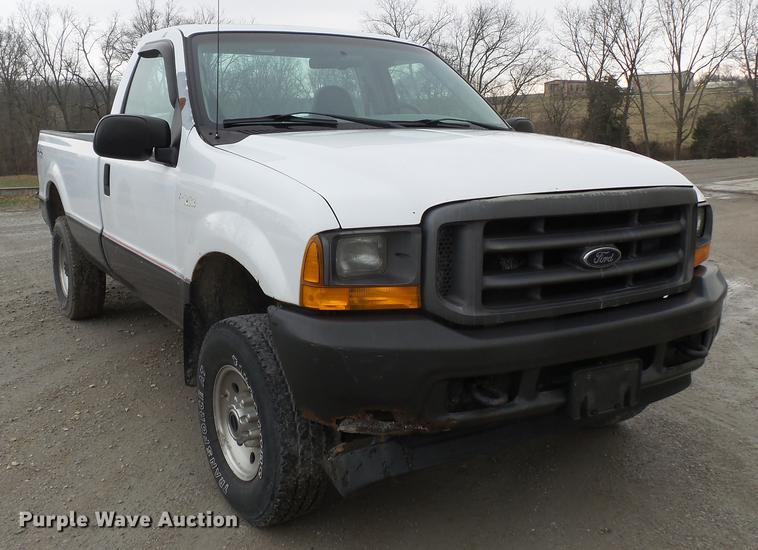 image for item DB7195 2001 Ford F250 Super Duty pickup truck
