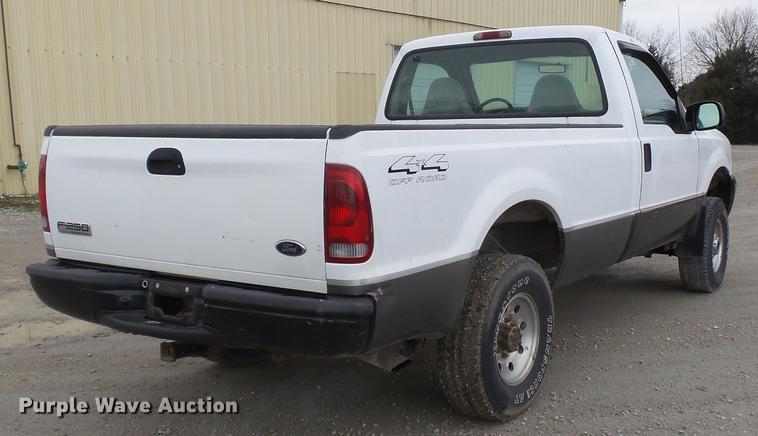 image for item DB7195 2001 Ford F250 Super Duty pickup truck