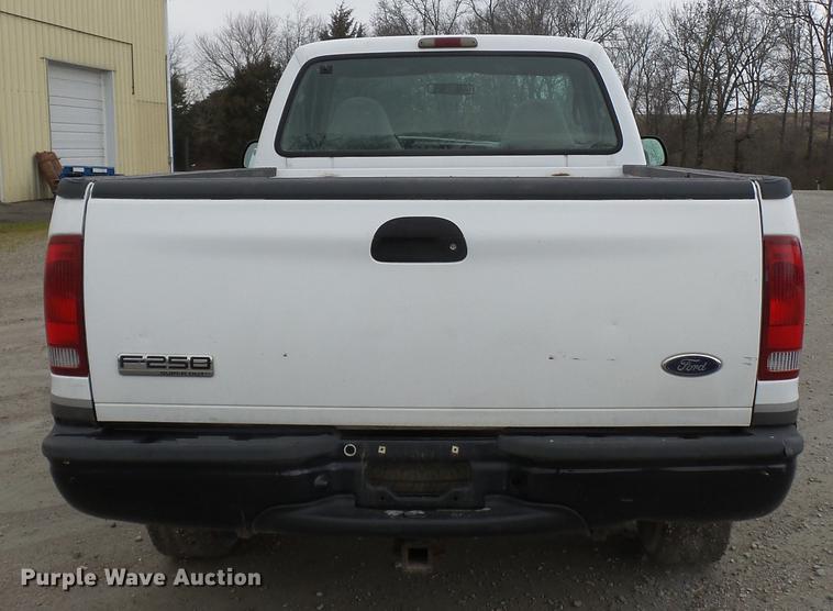 image for item DB7195 2001 Ford F250 Super Duty pickup truck