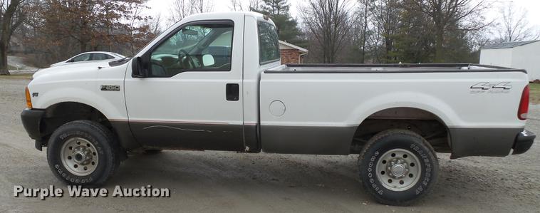 image for item DB7195 2001 Ford F250 Super Duty pickup truck