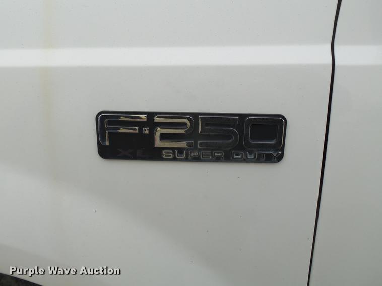 image for item DB7195 2001 Ford F250 Super Duty pickup truck