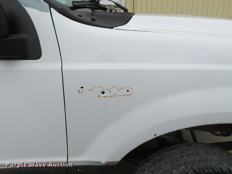 image for item DB7195 2001 Ford F250 Super Duty pickup truck