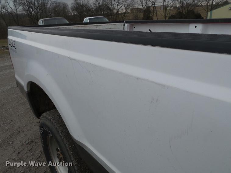 image for item DB7195 2001 Ford F250 Super Duty pickup truck