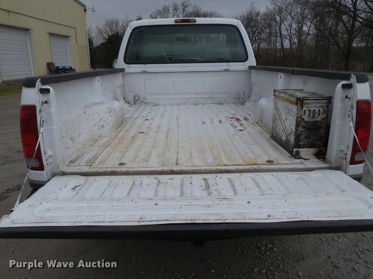 image for item DB7195 2001 Ford F250 Super Duty pickup truck