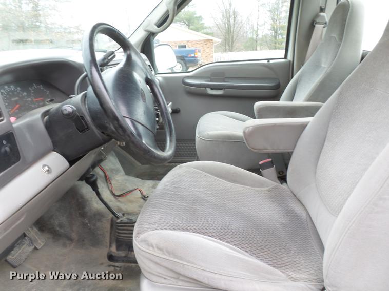 image for item DB7195 2001 Ford F250 Super Duty pickup truck