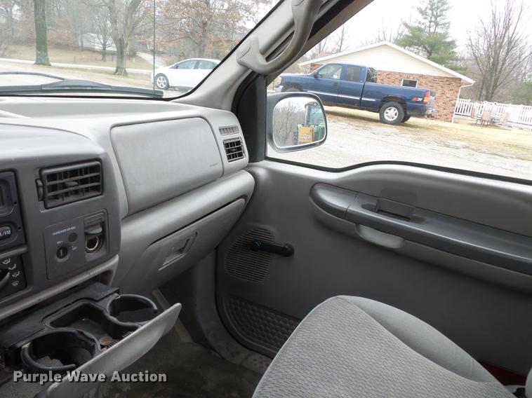 image for item DB7195 2001 Ford F250 Super Duty pickup truck