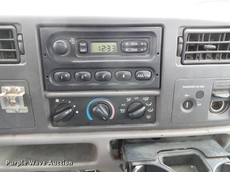 image for item DB7195 2001 Ford F250 Super Duty pickup truck