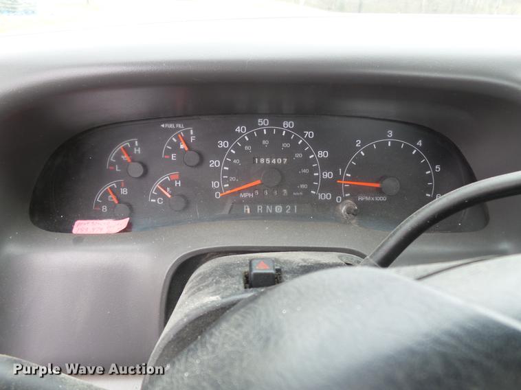 image for item DB7195 2001 Ford F250 Super Duty pickup truck