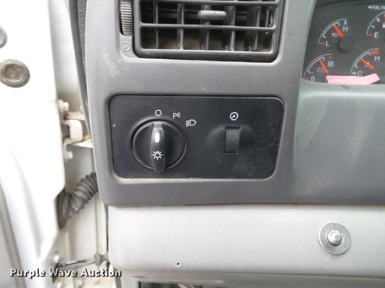 image for item DB7195 2001 Ford F250 Super Duty pickup truck