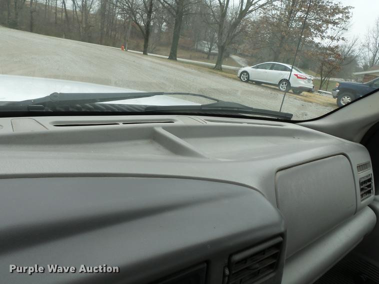 image for item DB7195 2001 Ford F250 Super Duty pickup truck