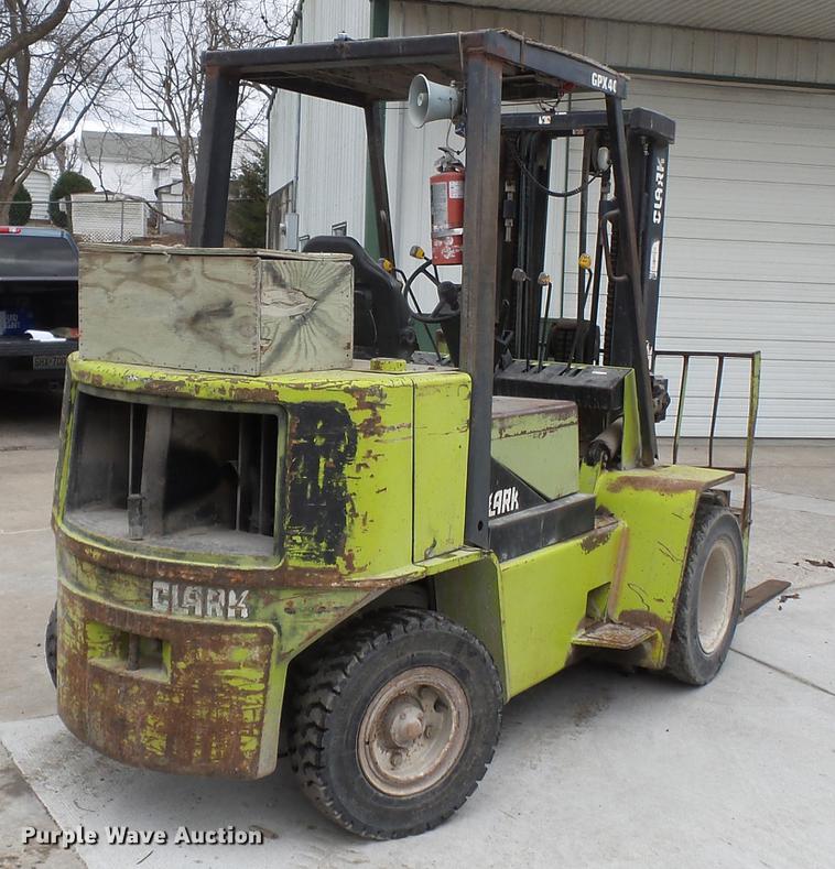 image for item DB7203 1990 Clark GPX40 forklift