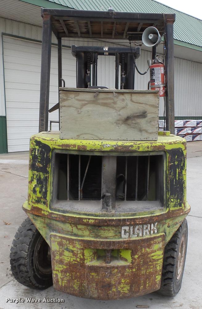 image for item DB7203 1990 Clark GPX40 forklift