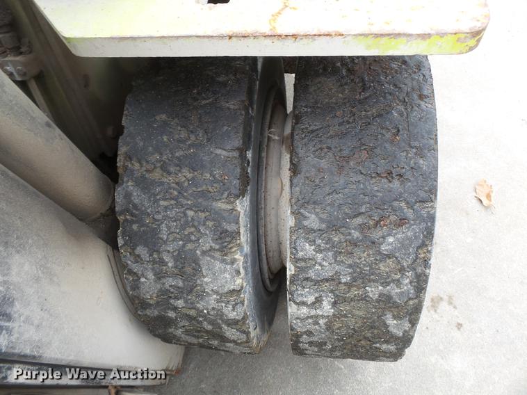 image for item DB7203 1990 Clark GPX40 forklift