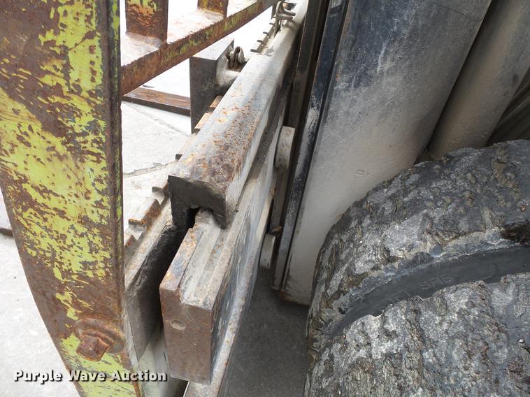 image for item DB7203 1990 Clark GPX40 forklift