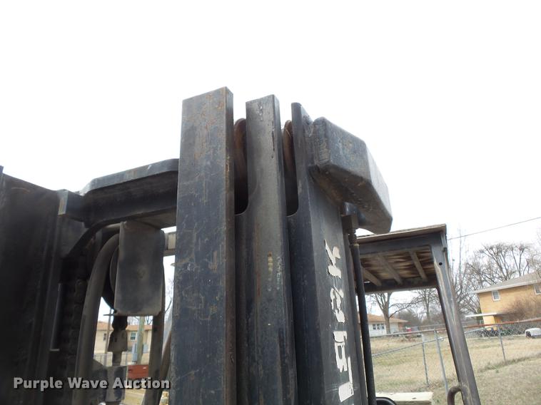 image for item DB7203 1990 Clark GPX40 forklift