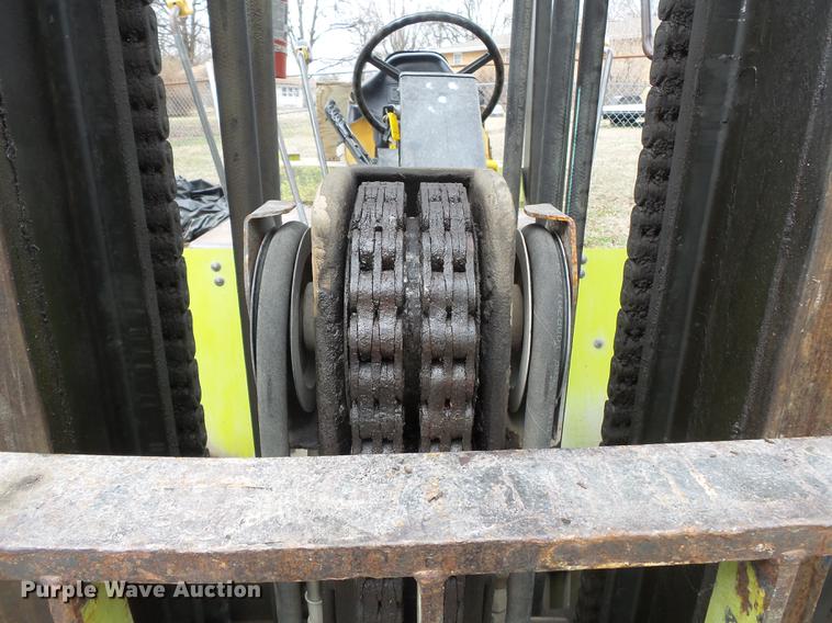 image for item DB7203 1990 Clark GPX40 forklift