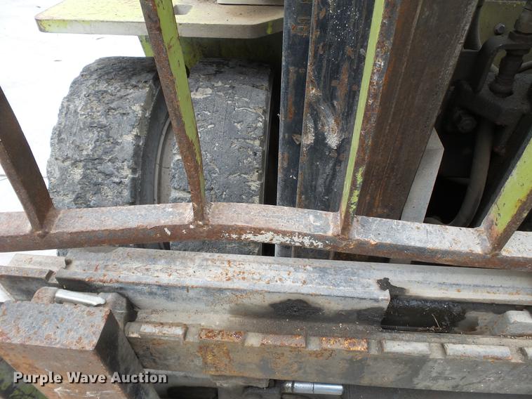 image for item DB7203 1990 Clark GPX40 forklift