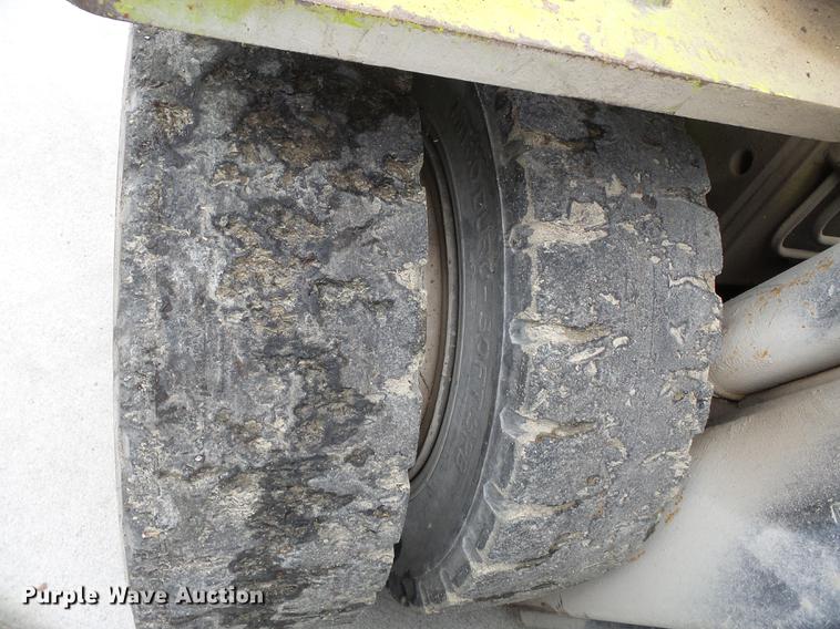 image for item DB7203 1990 Clark GPX40 forklift