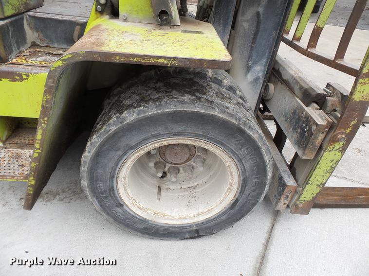 image for item DB7203 1990 Clark GPX40 forklift