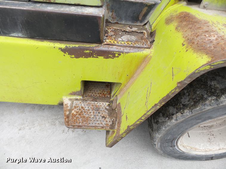 image for item DB7203 1990 Clark GPX40 forklift