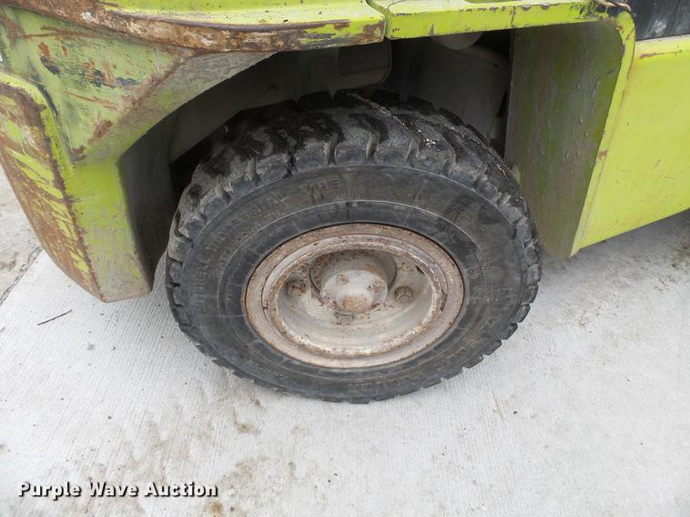 image for item DB7203 1990 Clark GPX40 forklift