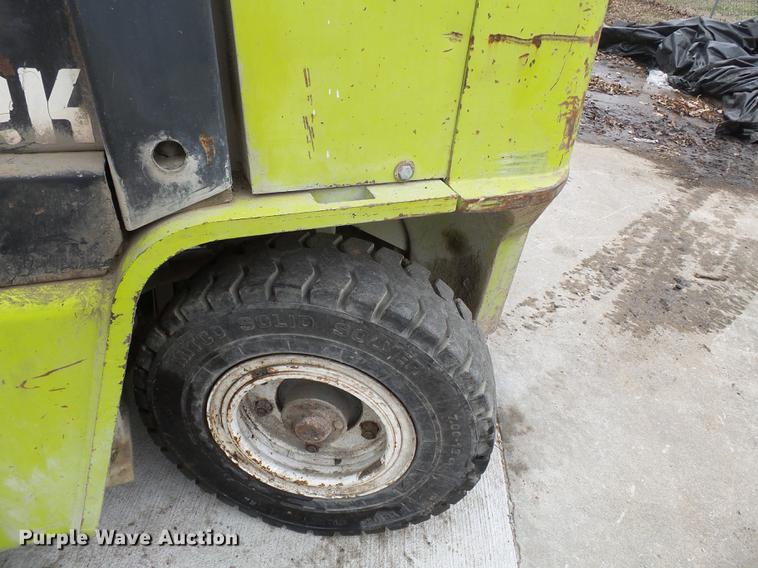 image for item DB7203 1990 Clark GPX40 forklift
