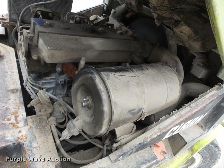 image for item DB7203 1990 Clark GPX40 forklift