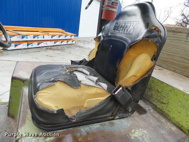 image for item DB7203 1990 Clark GPX40 forklift