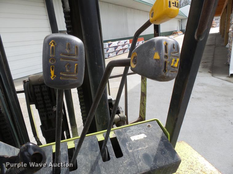 image for item DB7203 1990 Clark GPX40 forklift