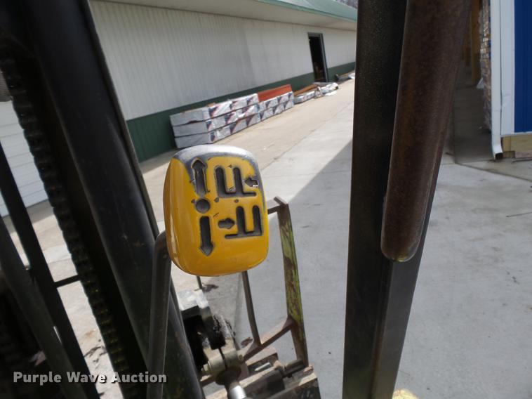 image for item DB7203 1990 Clark GPX40 forklift