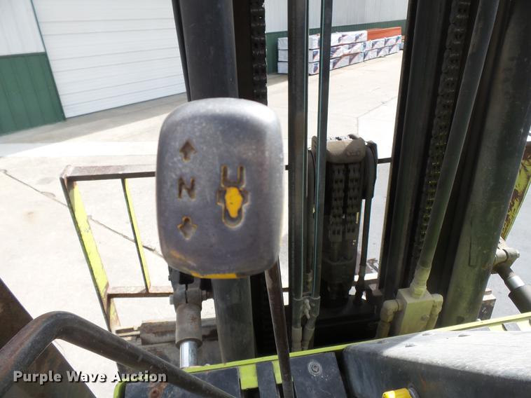 image for item DB7203 1990 Clark GPX40 forklift