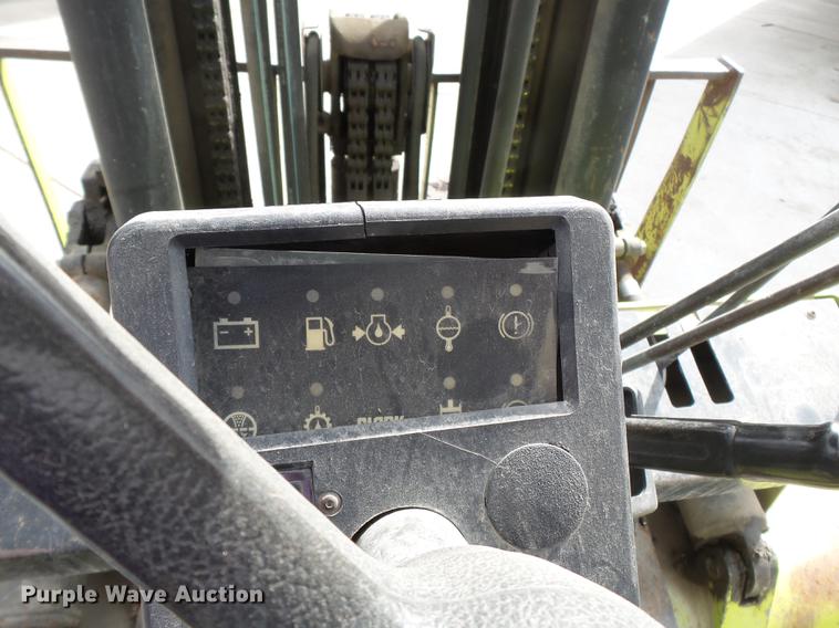 image for item DB7203 1990 Clark GPX40 forklift
