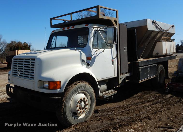 image for item DC0275 1986 International 1954 flatbed truck