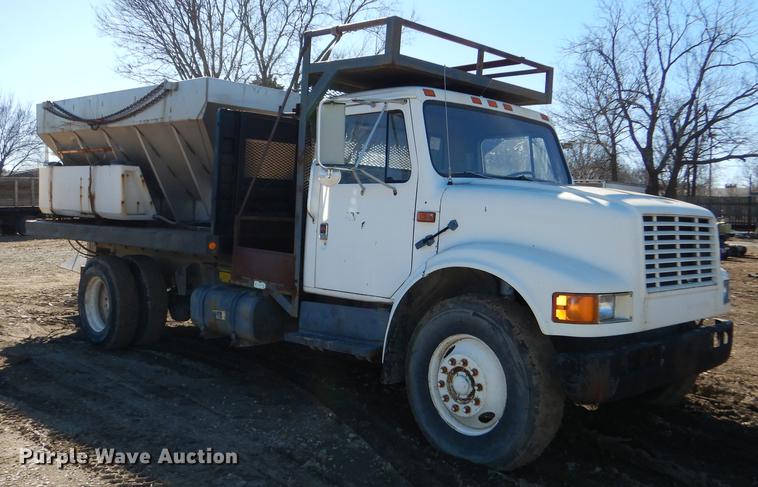 image for item DC0275 1986 International 1954 flatbed truck