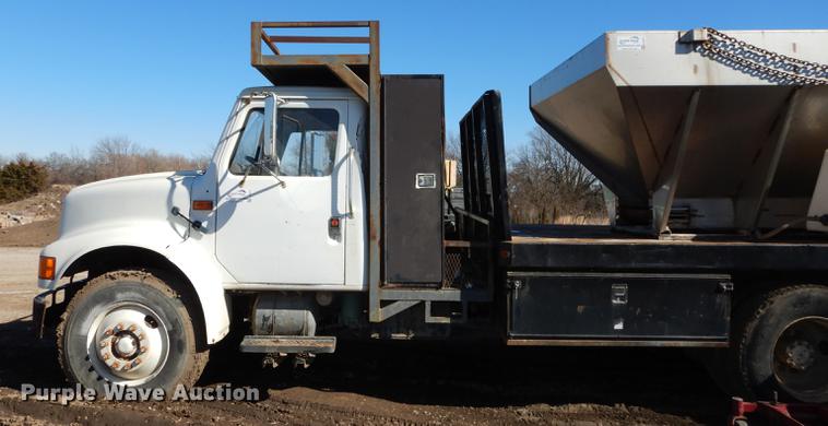 image for item DC0275 1986 International 1954 flatbed truck