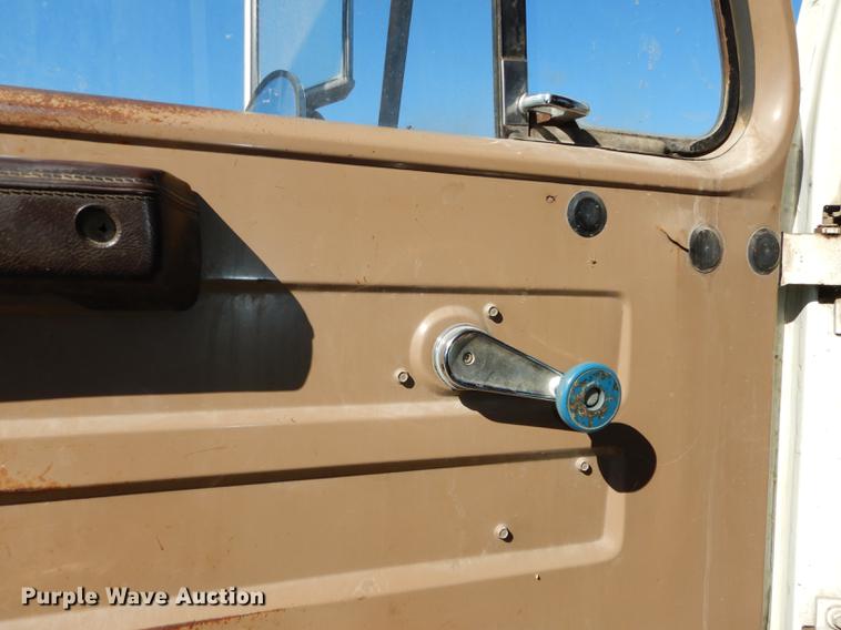 image for item DC0275 1986 International 1954 flatbed truck