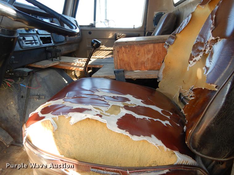 image for item DC0275 1986 International 1954 flatbed truck