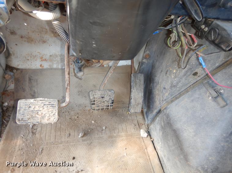 image for item DC0275 1986 International 1954 flatbed truck